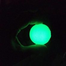 CHUCKIT MAX GLOW FLUORESZKÁLÓ LABDA (M)